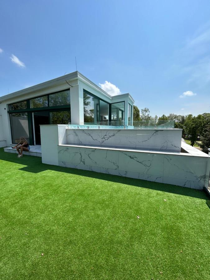 Villa Bauhaus Dream Deluxe T Сиофок Екстериор снимка